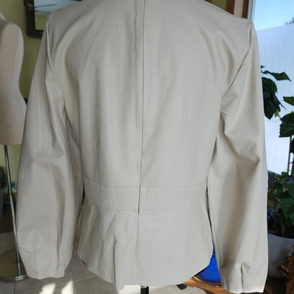 25110 EXPRESS Faux Vegan Leather Long Sleeved Top. Size Medium - Picture 10 of 12